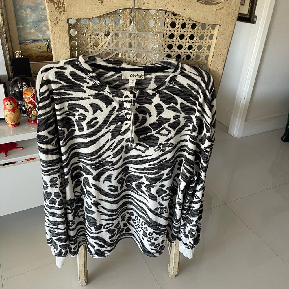 Como Sleep Chic Black and White Animal Print Loungewear/PJ Top